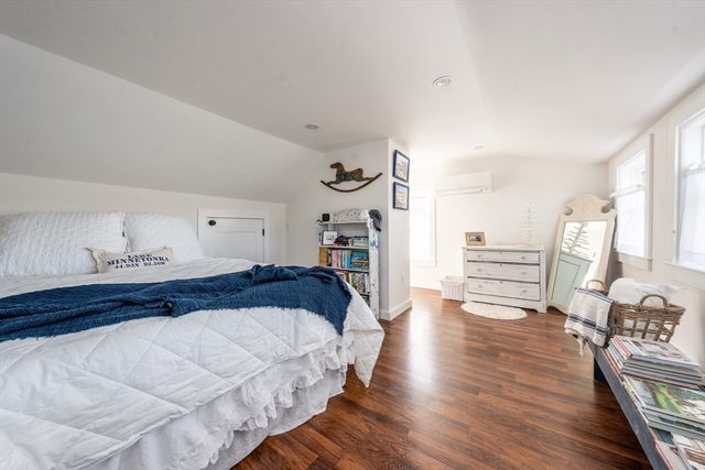 41 Center St, Dennis, MA 02639