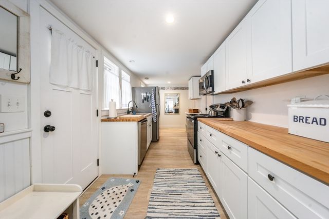 41 Center St, Dennis, MA 02639