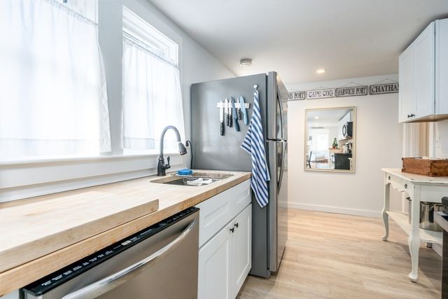 41 Center St, Dennis, MA 02639