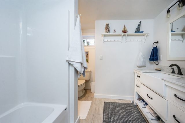 41 Center St, Dennis, MA 02639