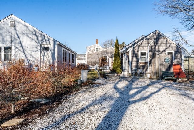 41 Center St, Dennis, MA 02639