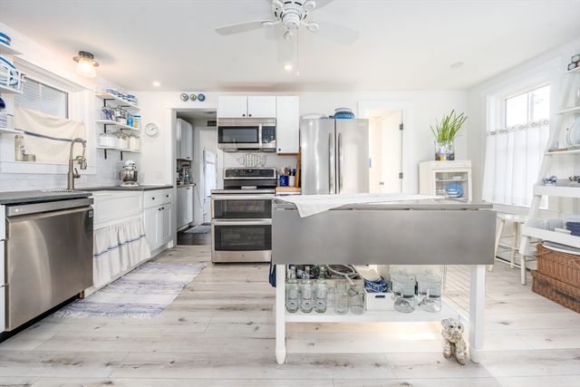 41 Center St, Dennis, MA 02639