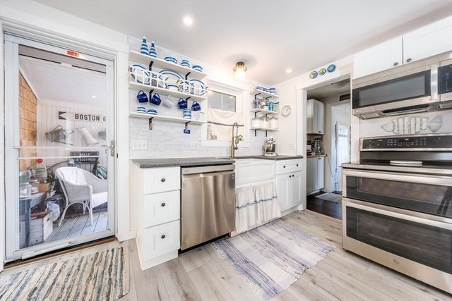 41 Center St, Dennis, MA 02639