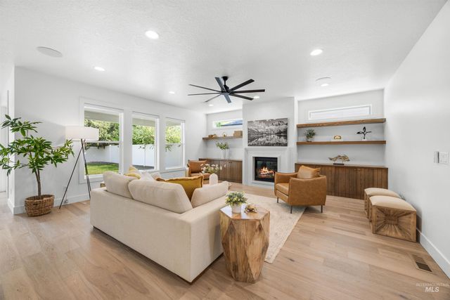 5274 N Cengotita Ln, Boise, ID 83703