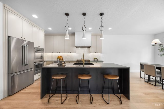 5274 N Cengotita Ln, Boise, ID 83703