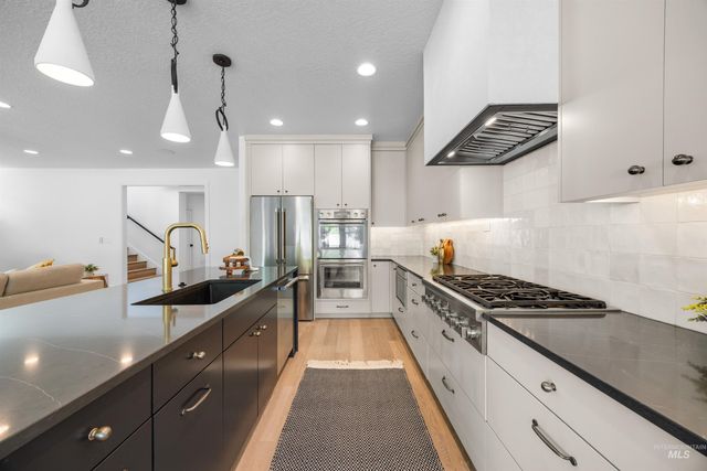 5274 N Cengotita Ln, Boise, ID 83703