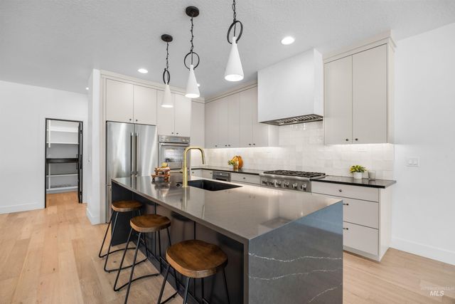 5274 N Cengotita Ln, Boise, ID 83703