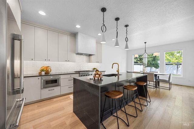 5274 N Cengotita Ln, Boise, ID 83703