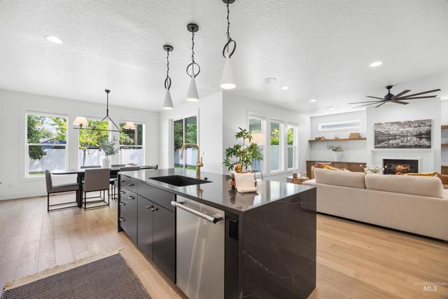 5274 N Cengotita Ln, Boise, ID 83703