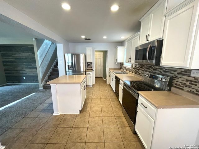 902 SUNDANCE HUNT, San Antonio, TX 78245