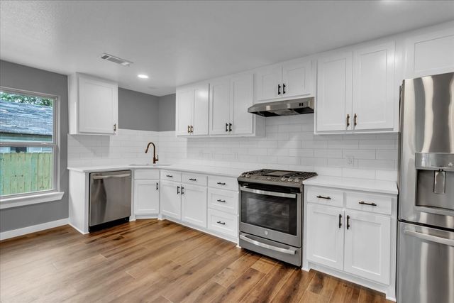 103 N Mill Street, Savoy, TX 75479