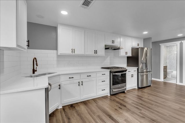 103 N Mill Street, Savoy, TX 75479