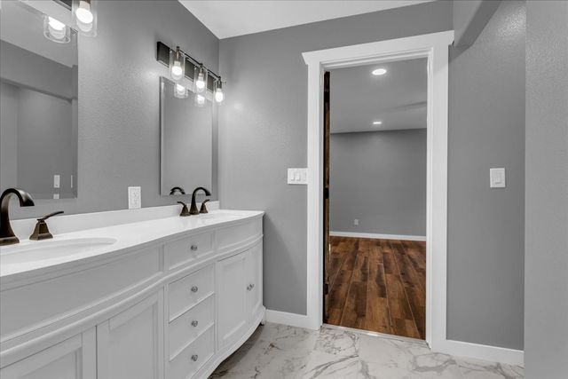103 N Mill Street, Savoy, TX 75479