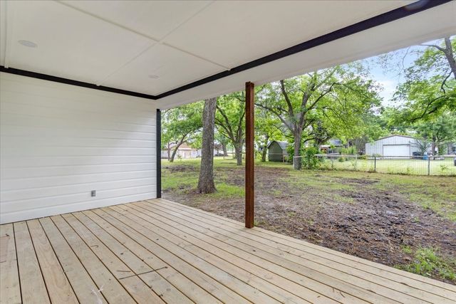 103 N Mill Street, Savoy, TX 75479