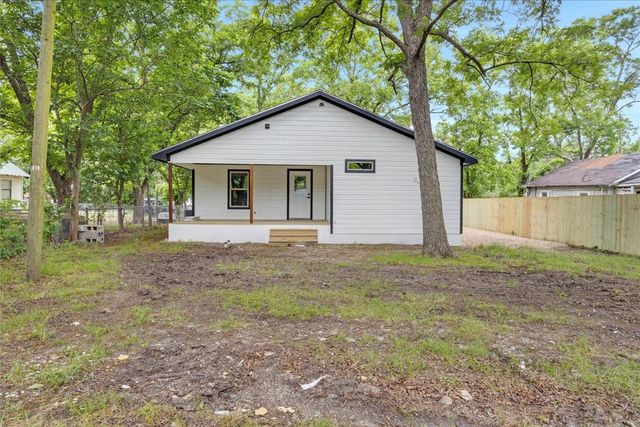 103 N Mill Street, Savoy, TX 75479