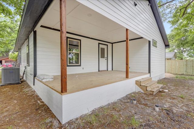 103 N Mill Street, Savoy, TX 75479