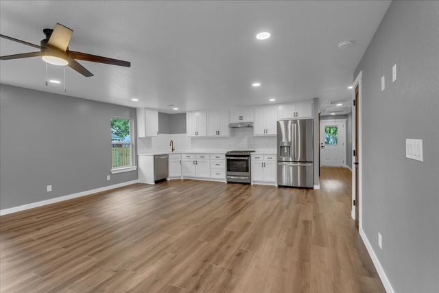 103 N Mill Street, Savoy, TX 75479