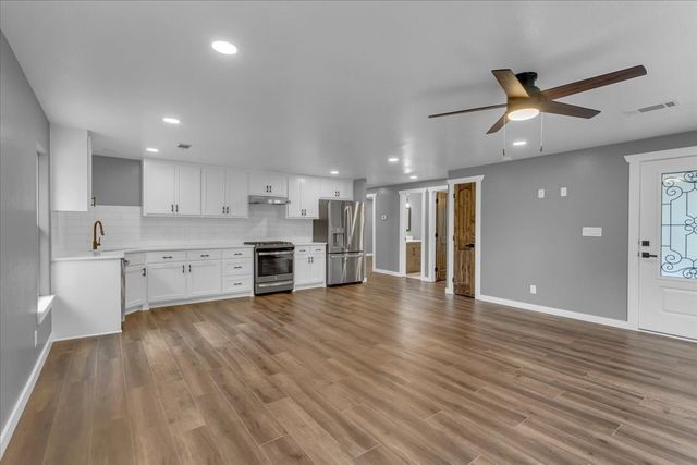 103 N Mill Street, Savoy, TX 75479