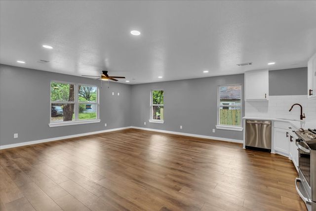103 N Mill Street, Savoy, TX 75479