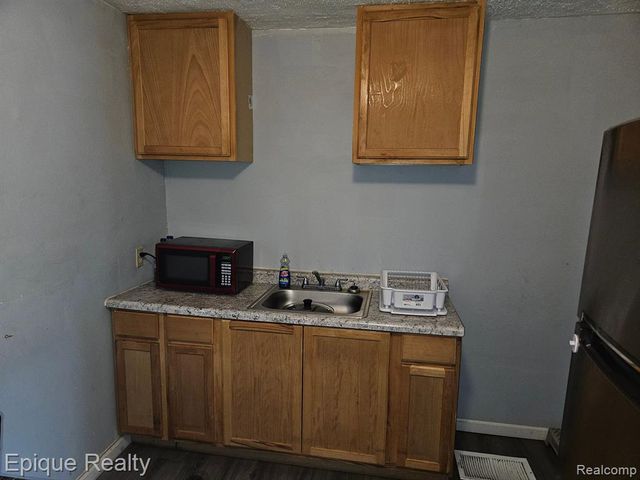 19392 Justine Street, Detroit, MI 48234