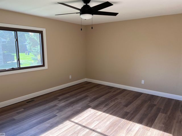 43642 Lakeview Boulevard, Sterling Heights, MI 48313
