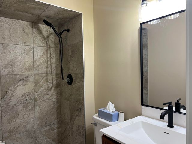 43642 Lakeview Boulevard, Sterling Heights, MI 48313
