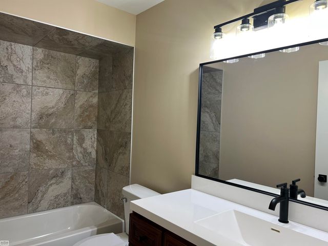 43642 Lakeview Boulevard, Sterling Heights, MI 48313