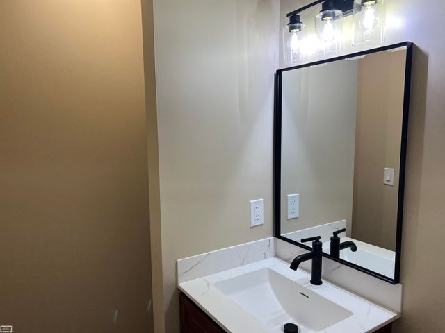 43642 Lakeview Boulevard, Sterling Heights, MI 48313
