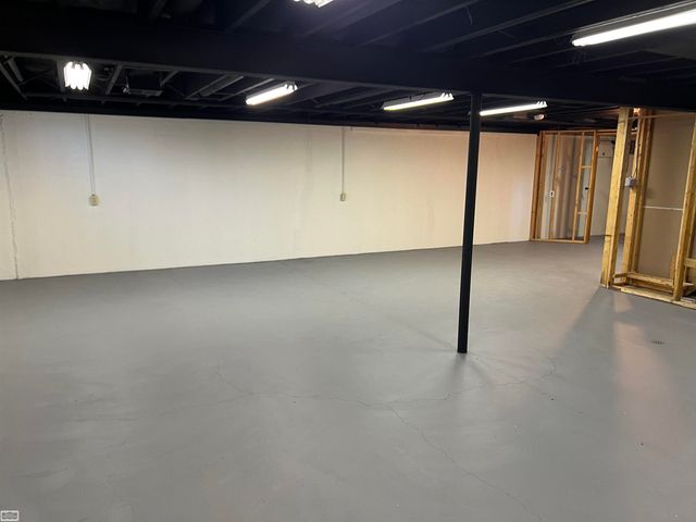 43642 Lakeview Boulevard, Sterling Heights, MI 48313