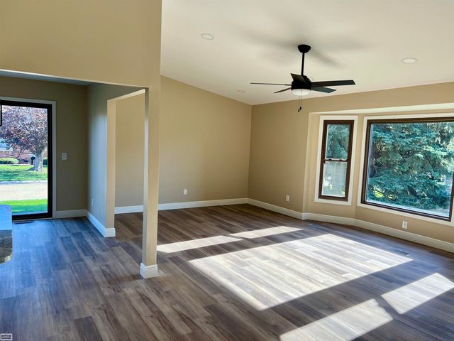 43642 Lakeview Boulevard, Sterling Heights, MI 48313
