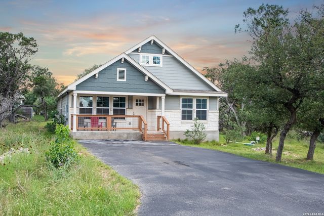 1033 EAGLE FLIGHT DR, Canyon Lake, TX 78133