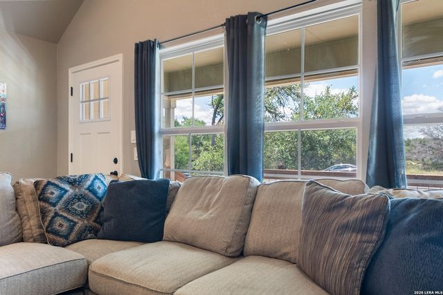 1033 EAGLE FLIGHT DR, Canyon Lake, TX 78133