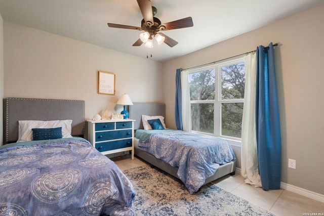1033 EAGLE FLIGHT DR, Canyon Lake, TX 78133