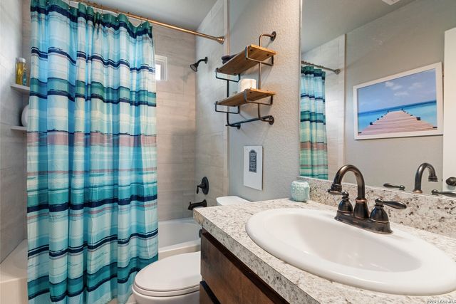 1033 EAGLE FLIGHT DR, Canyon Lake, TX 78133