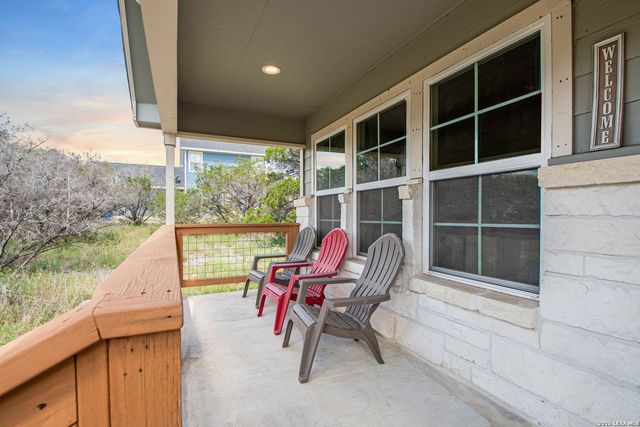 1033 EAGLE FLIGHT DR, Canyon Lake, TX 78133