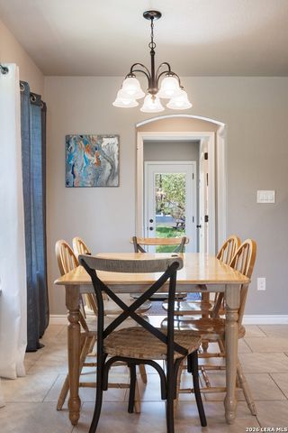 1033 EAGLE FLIGHT DR, Canyon Lake, TX 78133