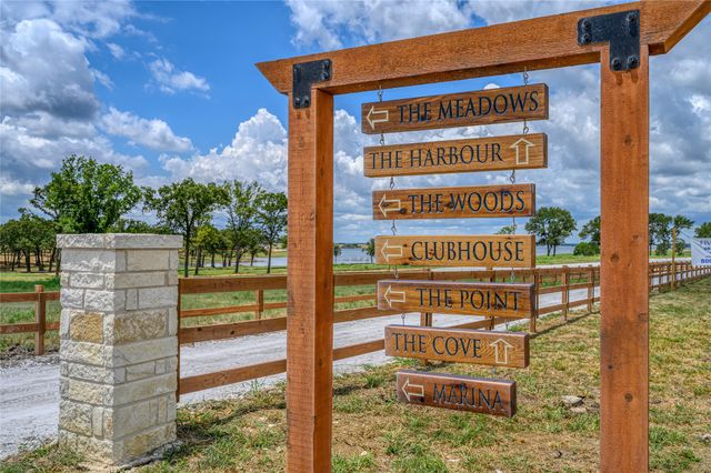 422 HARBORSIDE Terrace, Windom, TX 75492