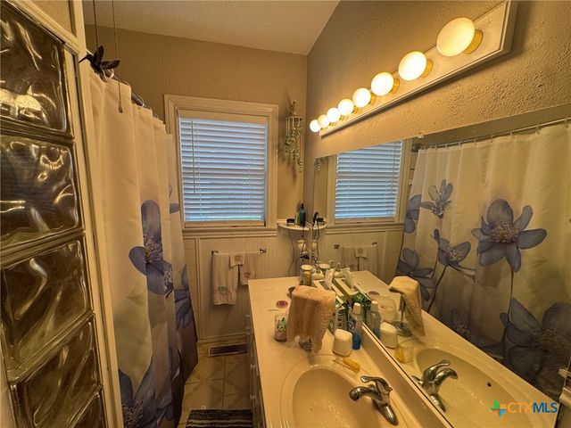 708 East 10th, Cameron, TX 76570