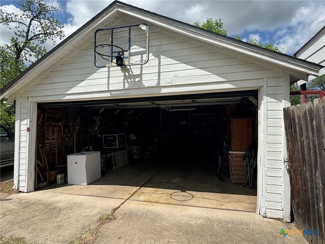 708 East 10th, Cameron, TX 76570