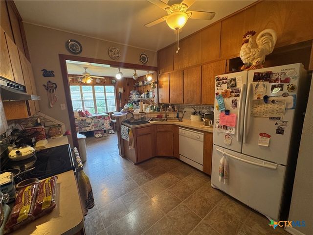 708 East 10th, Cameron, TX 76570