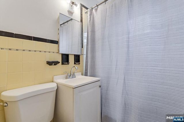 140 Palsa Avenue, Elmwood Park, NJ 07407