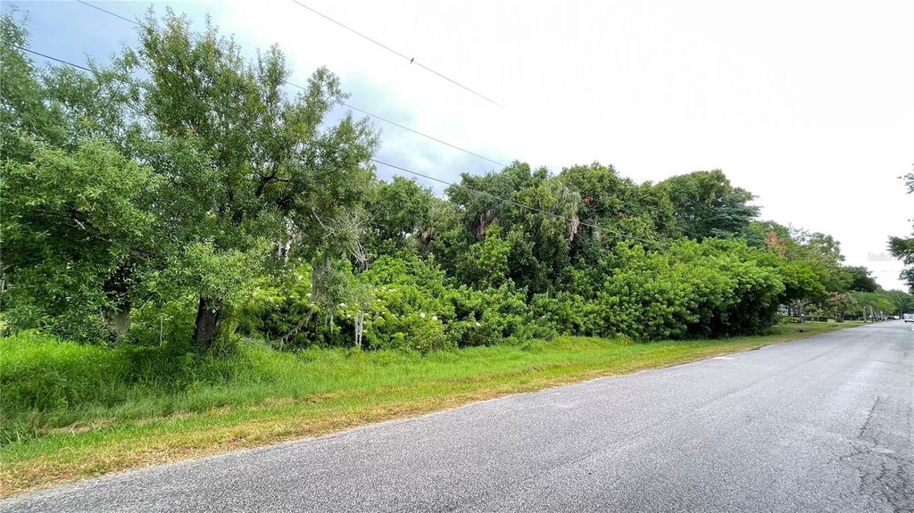 Image 11 of property listing at 9461 W NORFOLK STREET, Tampa, FL 33615