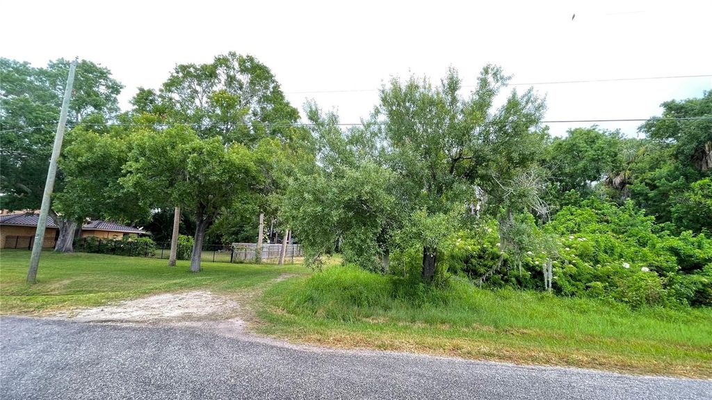 Image 12 of property listing at 9461 W NORFOLK STREET, Tampa, FL 33615