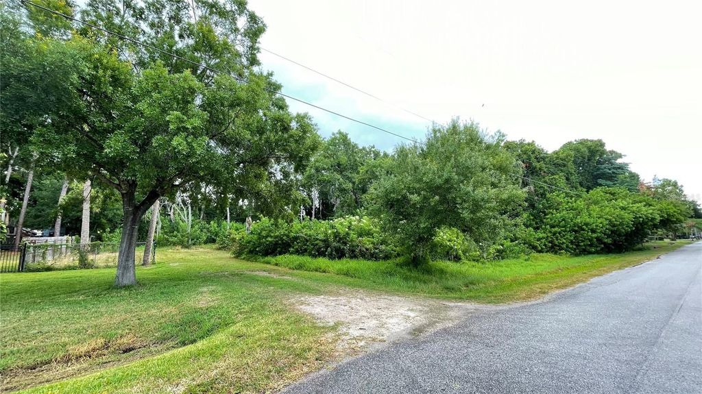 Image 4 of property listing at 9461 W NORFOLK STREET, Tampa, FL 33615