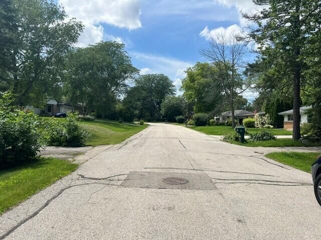 5131 W Willow ROAD, Milwaukee, WI 53223