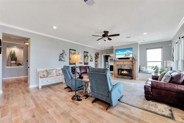 1522 Windsong Way, Tiki Island, TX 77554