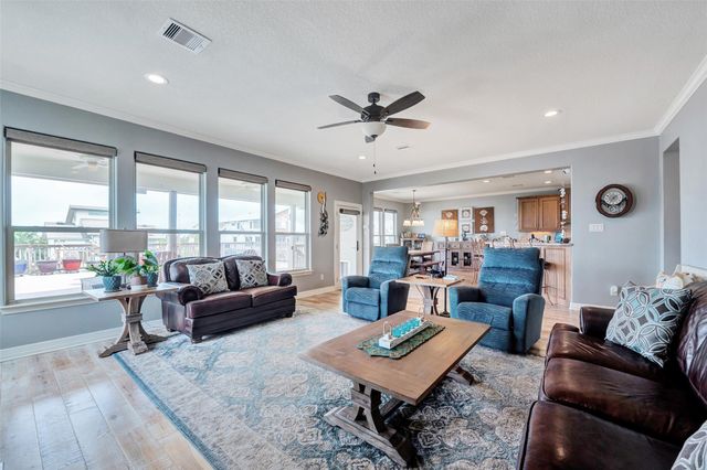 1522 Windsong Way, Tiki Island, TX 77554