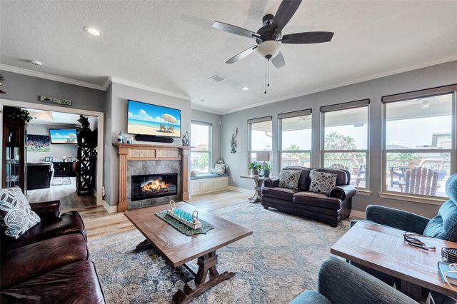 1522 Windsong Way, Tiki Island, TX 77554