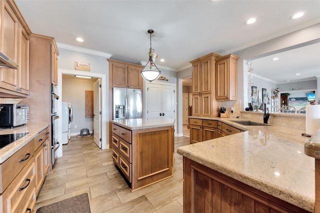 1522 Windsong Way, Tiki Island, TX 77554