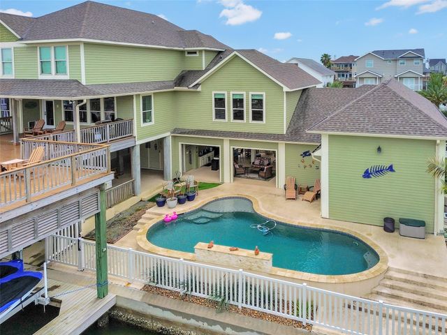 1522 Windsong Way, Tiki Island, TX 77554